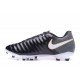 Chaussures de Football 2017 Nike Tiempo Legend VII FG ACC Noir Blanc