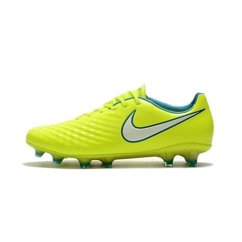 crampon de foot magista