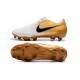 Crampons Nouveau Nike Phantom Venom Elite FG Blanc Or Noir